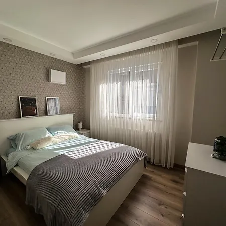 Chic 2br Center Flat Lägenhet