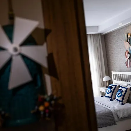Chic 2br Center Flat