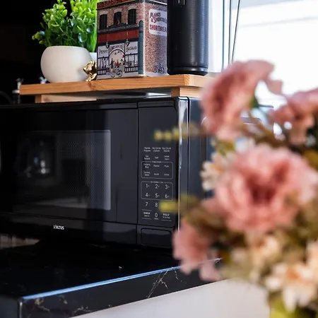 Chic 2br Center Flat