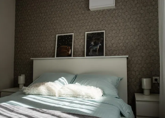 Chic 2br Center Flat