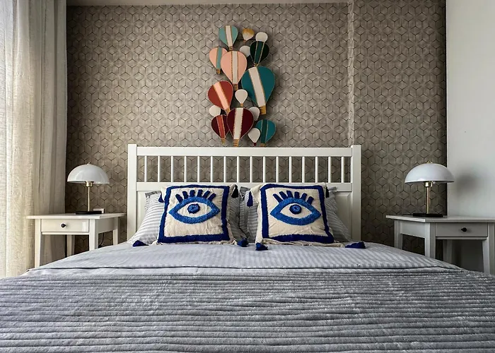 Chic 2br Center Flat *