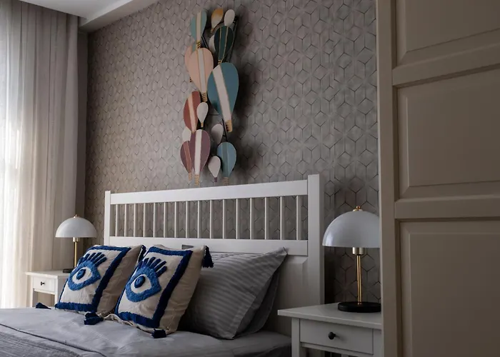 Chic 2br Center Flat