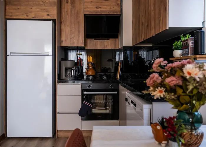 Chic 2br Center Flat