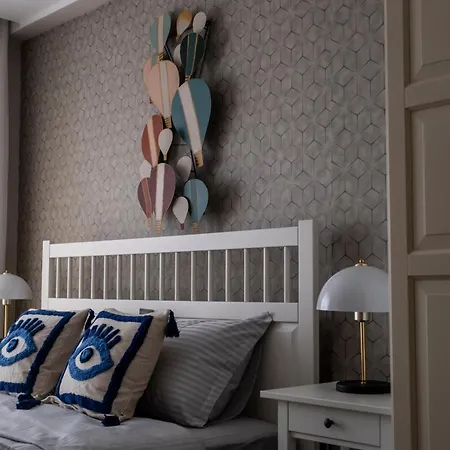 Chic 2br Center Flat