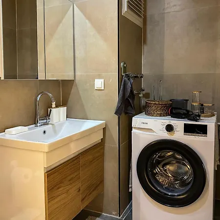 Διαμέρισμα Chic 2br Center Flat